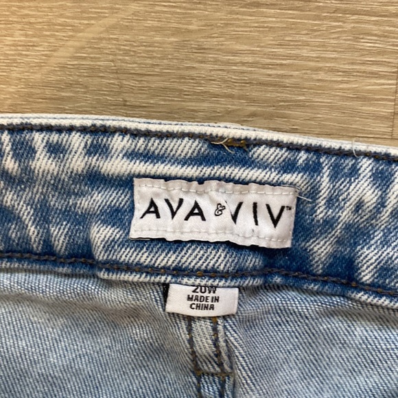 High Raise Acid Washed Jeans - Picture 3 of 3